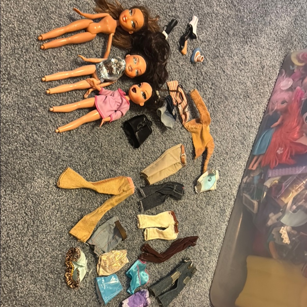 Bratz Fashion Doll Set with Clothes and Accessories